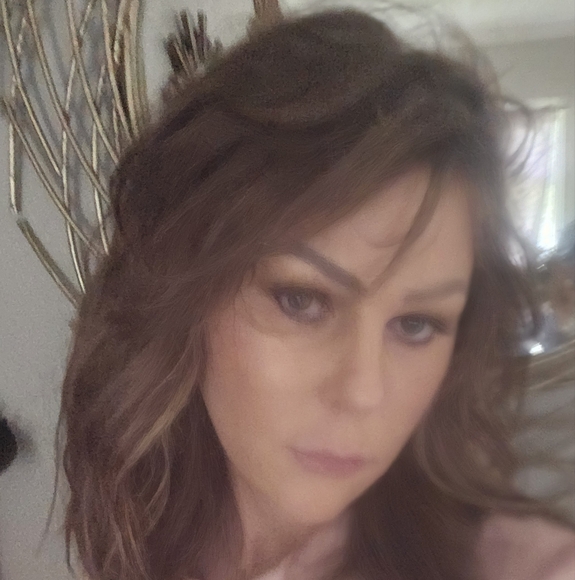 Meet your Posher, Pollie - Picture 2 of 2